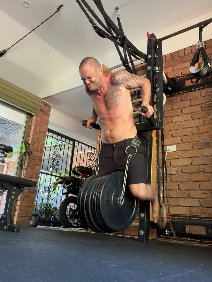 Some Recent things 💪🙏
1. Heavy Dip with all the plates.
2. Handstand fun (been super-setting with dips - quite challenging)
3. The awkward walk 😂
4. Making some shapes.
5. Building the Triceps.
6. Ring Dips (higher rep weighted sets)
7. Ring Flys.