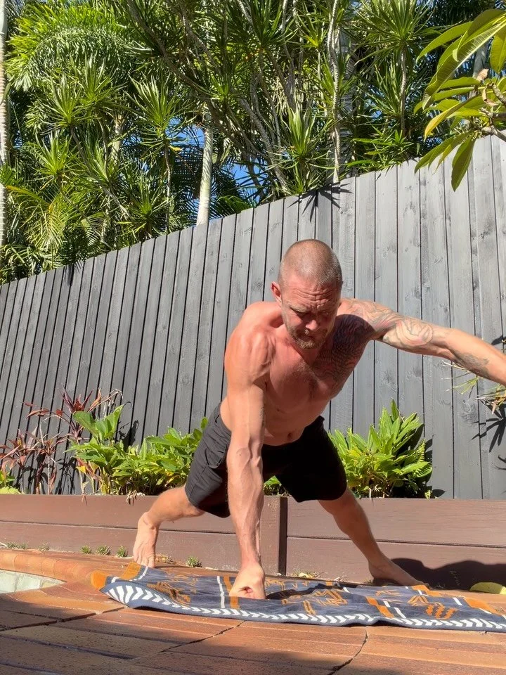 Some recent things from a dense few weeks of fun amazing things 🔥
1. One arm
2. Zen Thai Shiatsu Training - so good! @gwynzenthai 
3. Head through HS work (challenging for me)
4. Sissy Squats
5. One arm Pull-up so close!! Left arm
6. Right arm
7. 14