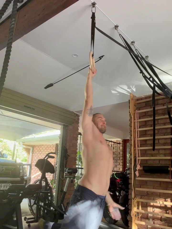 Som recent things! 🔥
Been lots and lots on 🙏🏼
1. First one arm pull up at 46 y/o 💪🏼
2. If you break an egg&hellip;. Have a Dog!
3. Shoulder health.
4. Upside down fun
5. Chinese squats (ankles)
6. Ring fun! Skin the cats. @visionperformancetrain