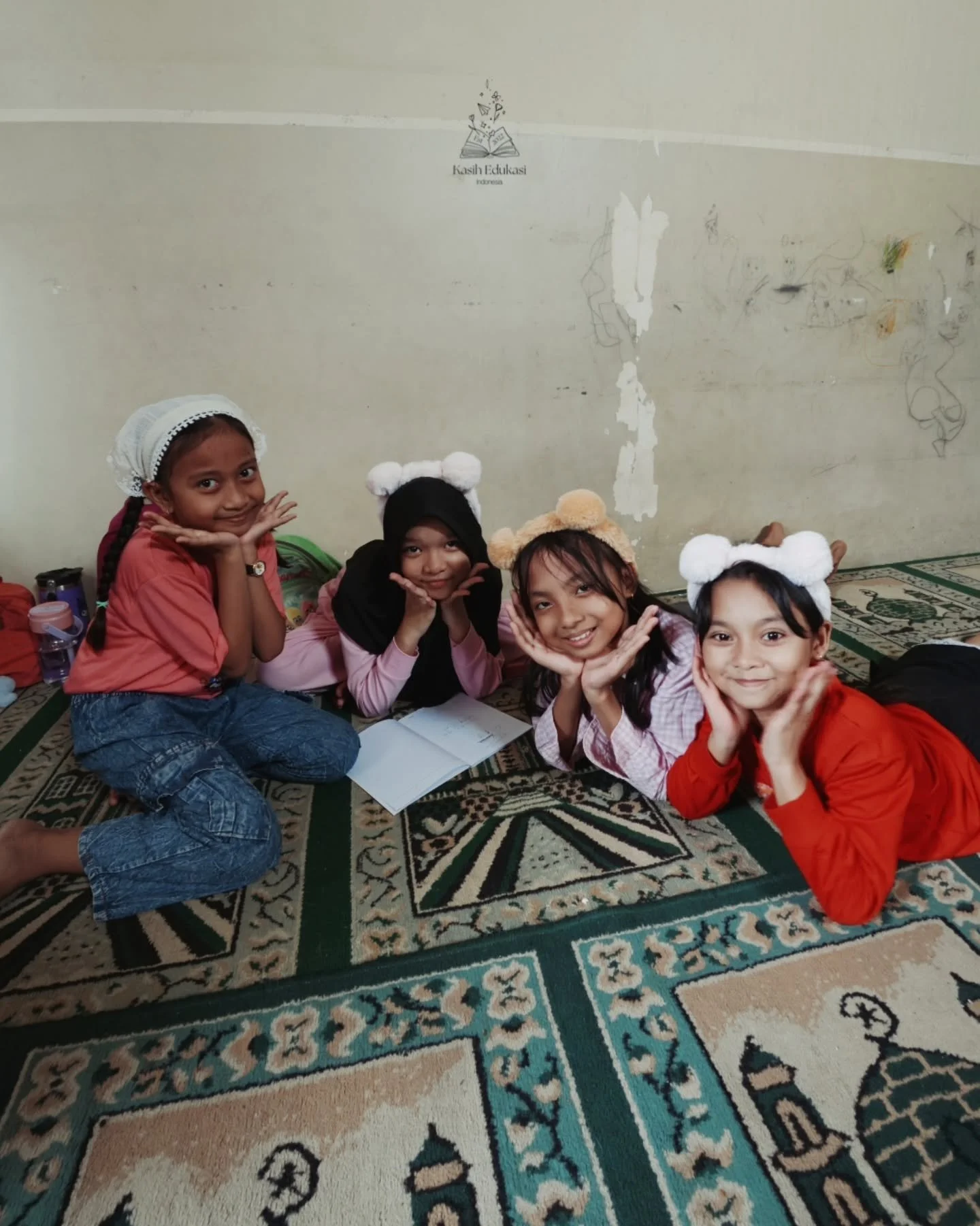 Last week class with Yayasan Taruna Pertiwi📚💜

#KasihEdukasi #Volunteer #Nonprofit
#Volunteering #Education