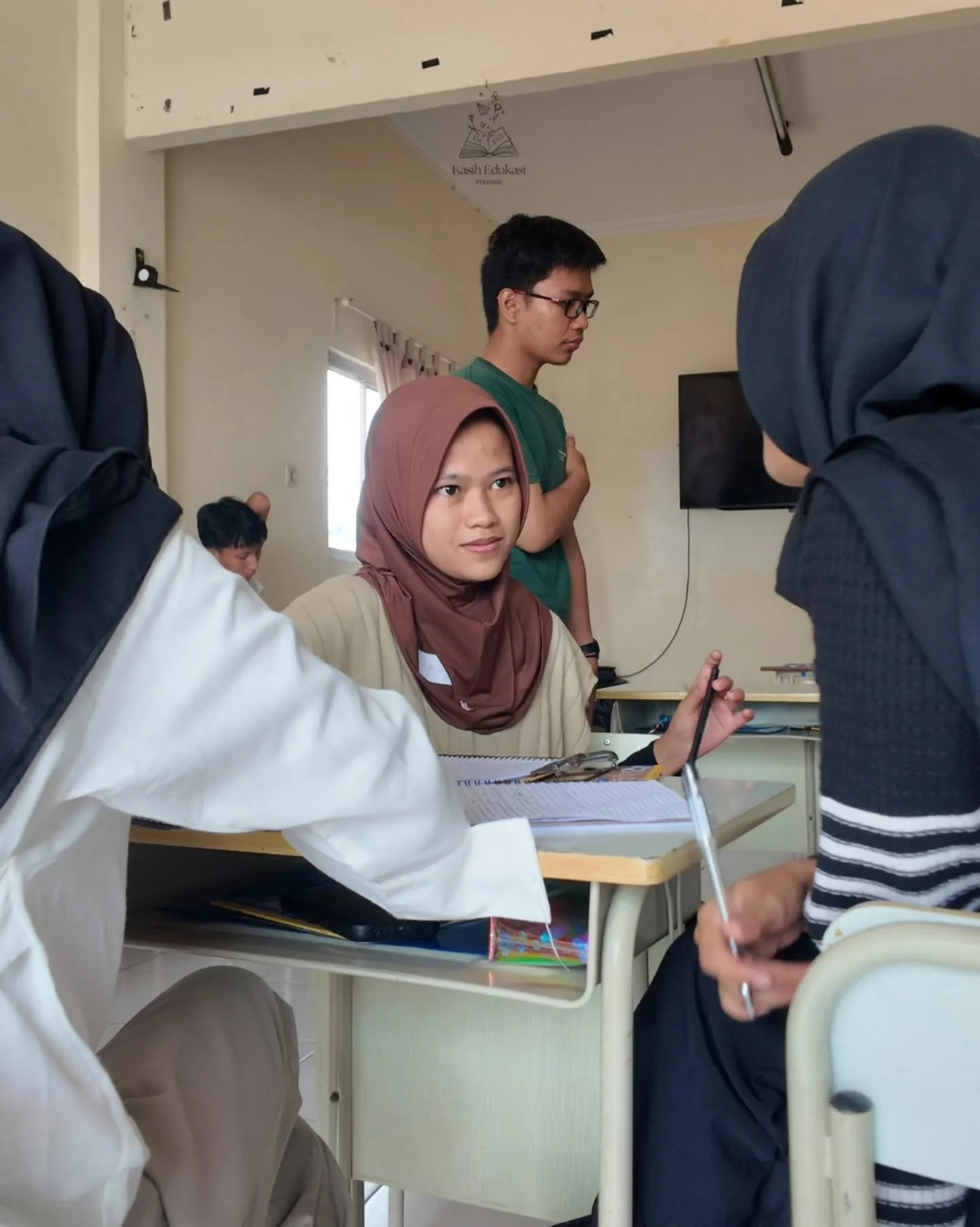 Take a look at our classes at PKBM Binar 📚🤍

#KasihEdukasi #Volunteer #Nonprofit
#Volunteering #Education