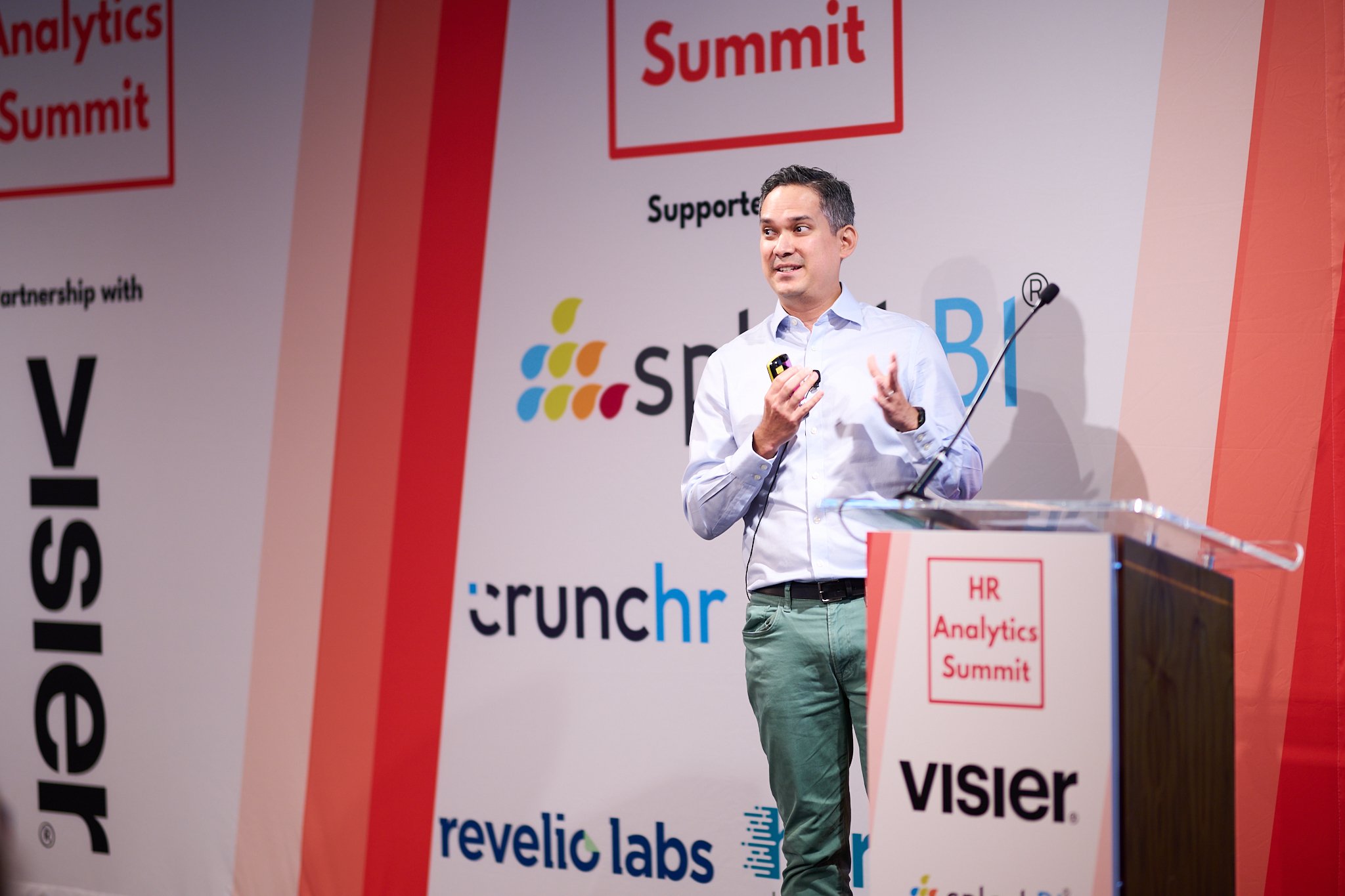 Speaker at HR Analytics Summit presenting on stage