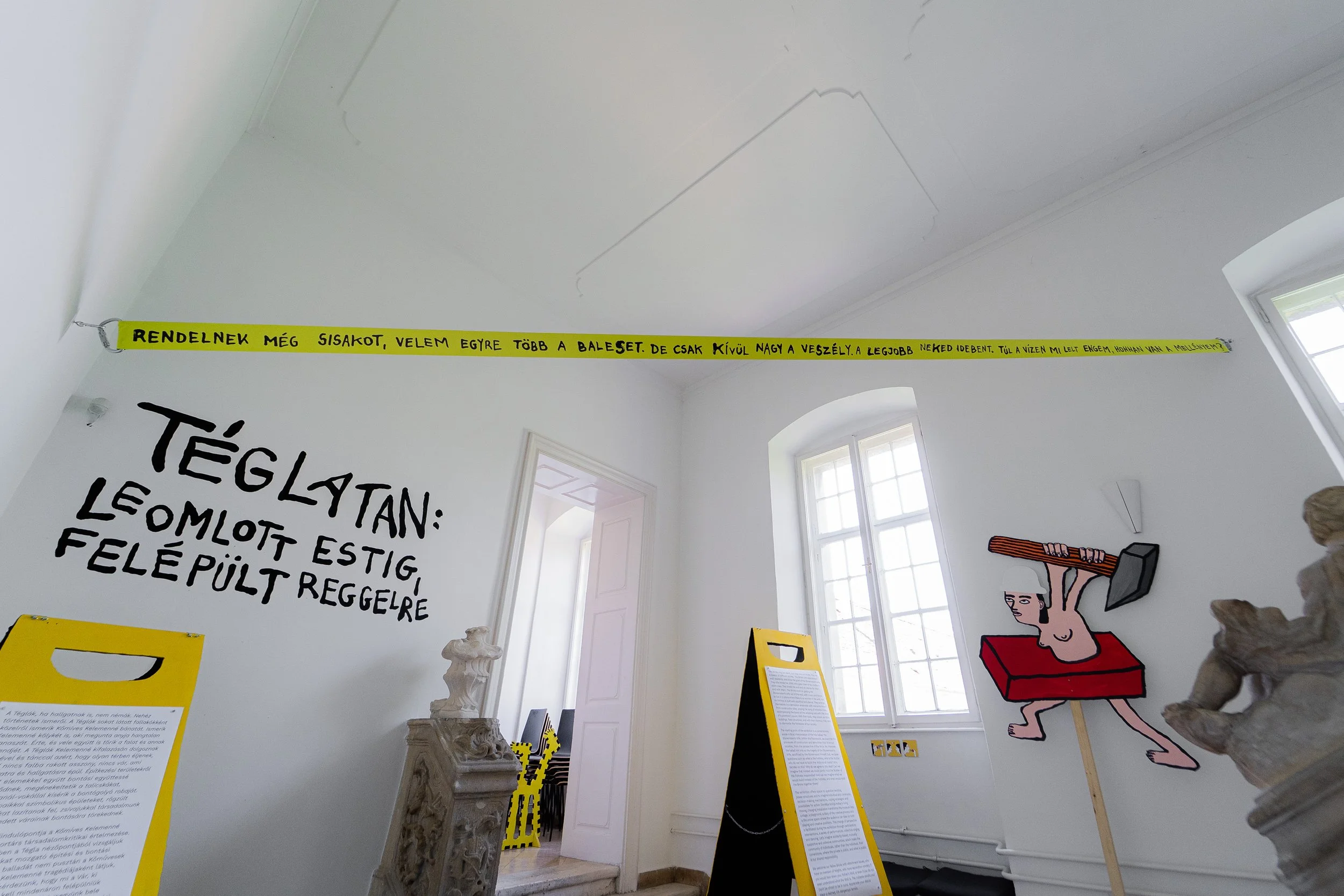 TÉGLTAN: Leomlott estig, felépült reggelre // BRICKOLOGY: WHAT FELL DOWN BY NIGHT, WAS BUILT BACK BY DAWN - installation by: Dorottya Szonja Koltay, pc: Szombathy András, Kassák Múzeum, 2025.