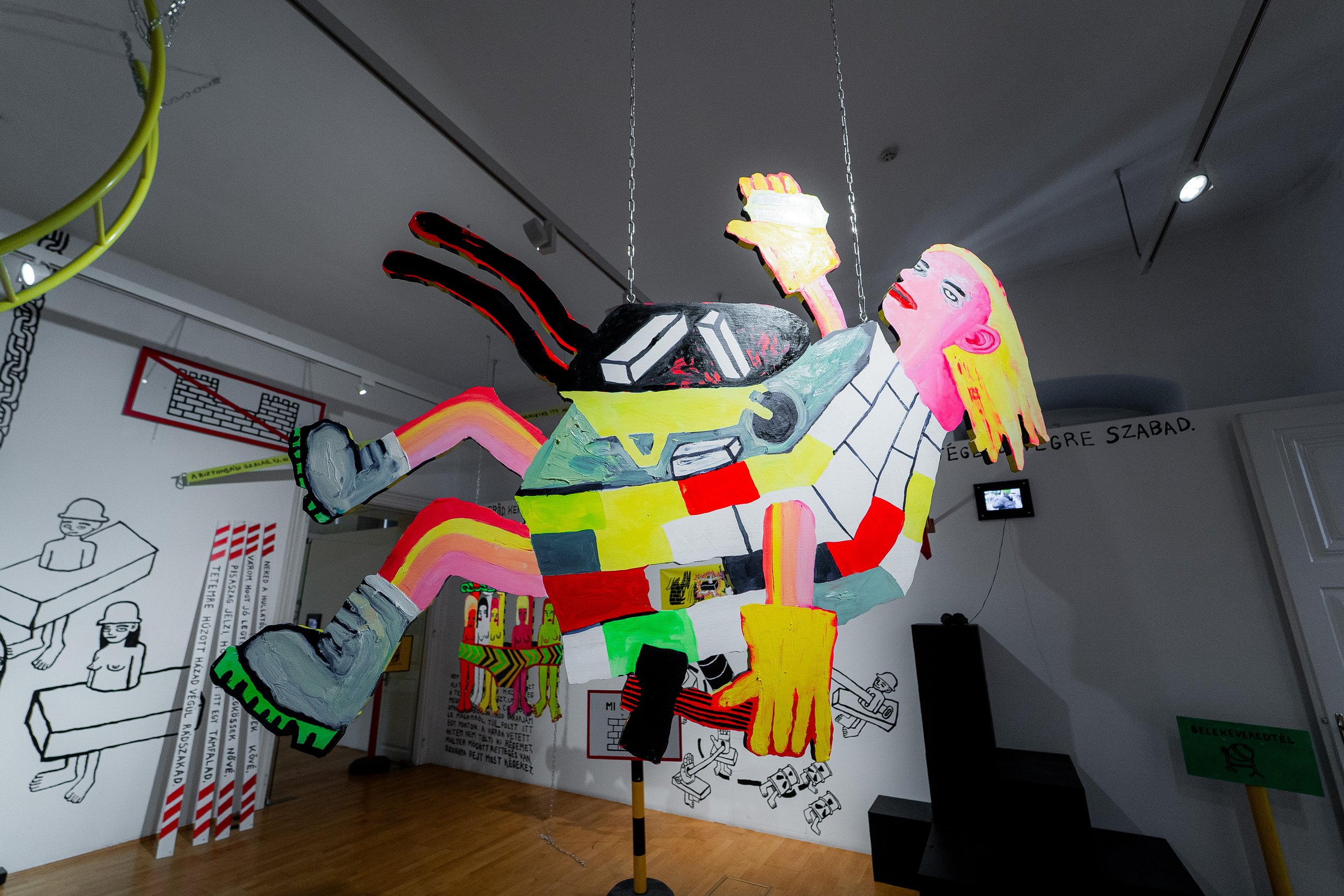 TÉGLTAN: Leomlott estig, felépült reggelre // BRICKOLOGY: WHAT FELL DOWN BY NIGHT, WAS BUILT BACK BY DAWN - installation by: Dorottya Szonja Koltay, pc: Szombathy András, Kassák Múzeum, 2025.