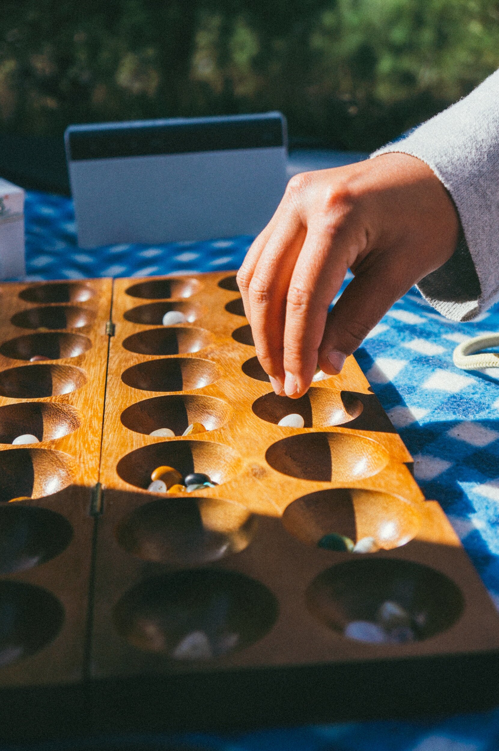 Senet, o mais antigo e estratégico jogo de tabuleiro