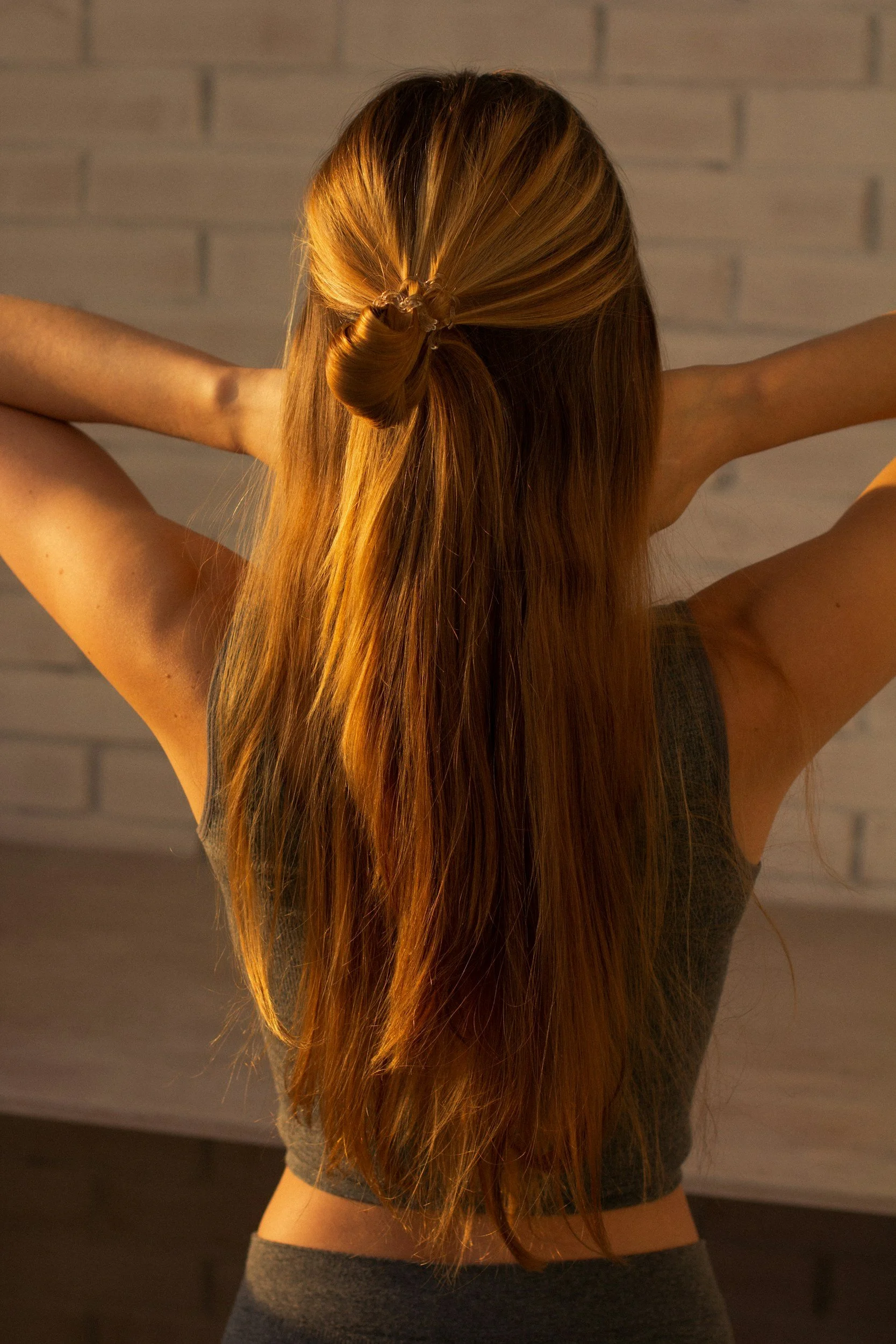 How to Keep Your Hair Healthy Between Salon Visits