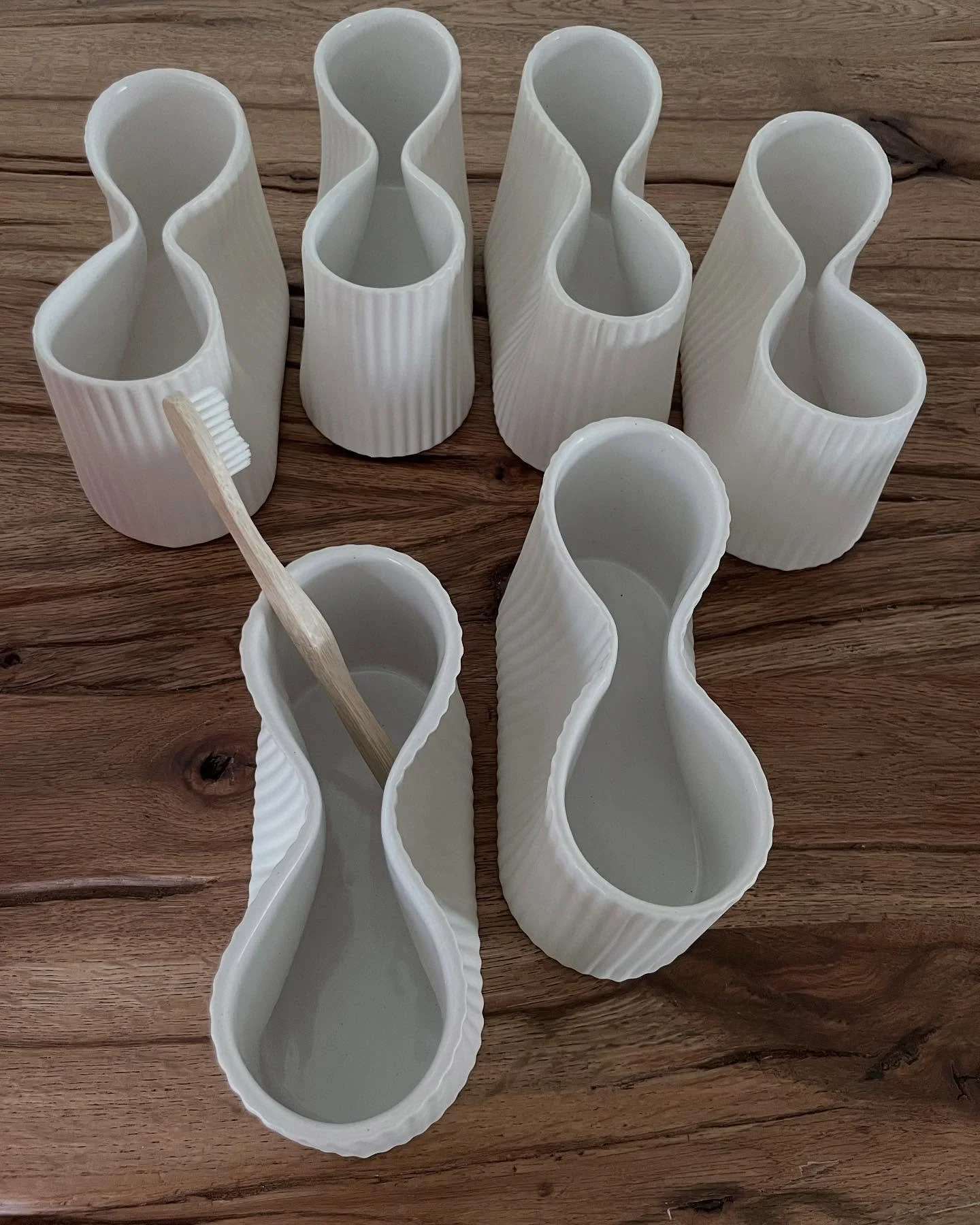 custom made design | liebe kunden waren auf der suche nach neuen zahngl&auml;sern - ein besuch in meinem studio brachte die idee auf, das bestehende design meiner vase zu nehmen, doch diese in h&ouml;he &amp; form so zu modifizieren, dass links &amp;