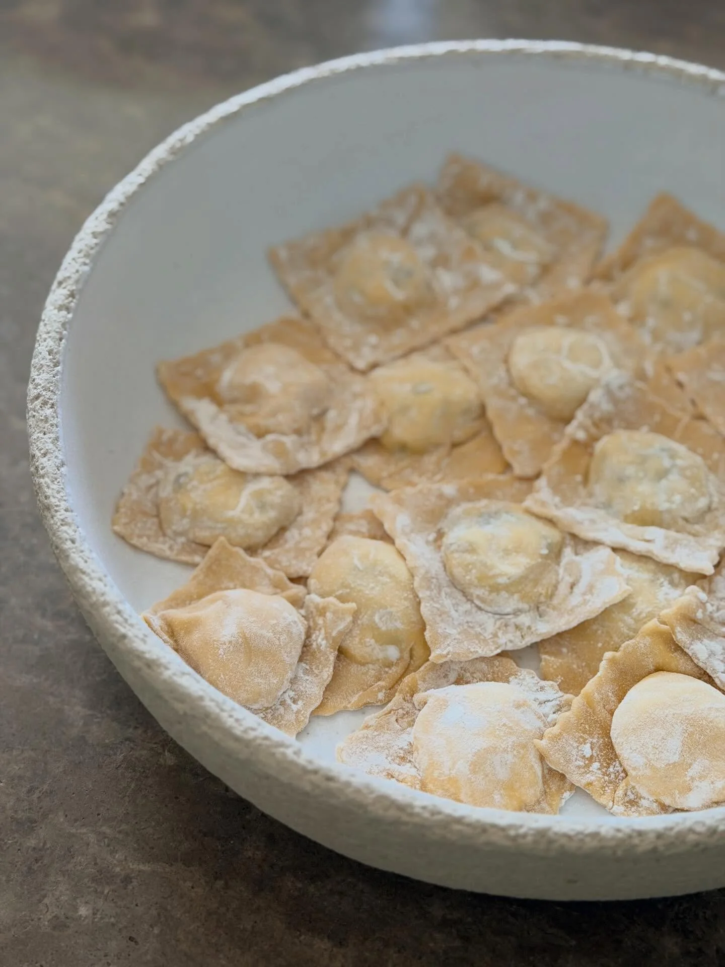 perfect match | pasta &amp; bowl - home- &amp; handmade by @nukka_designed_to_love 🤩 

bon appetit &amp; sch&ouml;nen sonntag!

🖤

#pastahomemade #pastafattaamano #keramik #foodie #foodlover