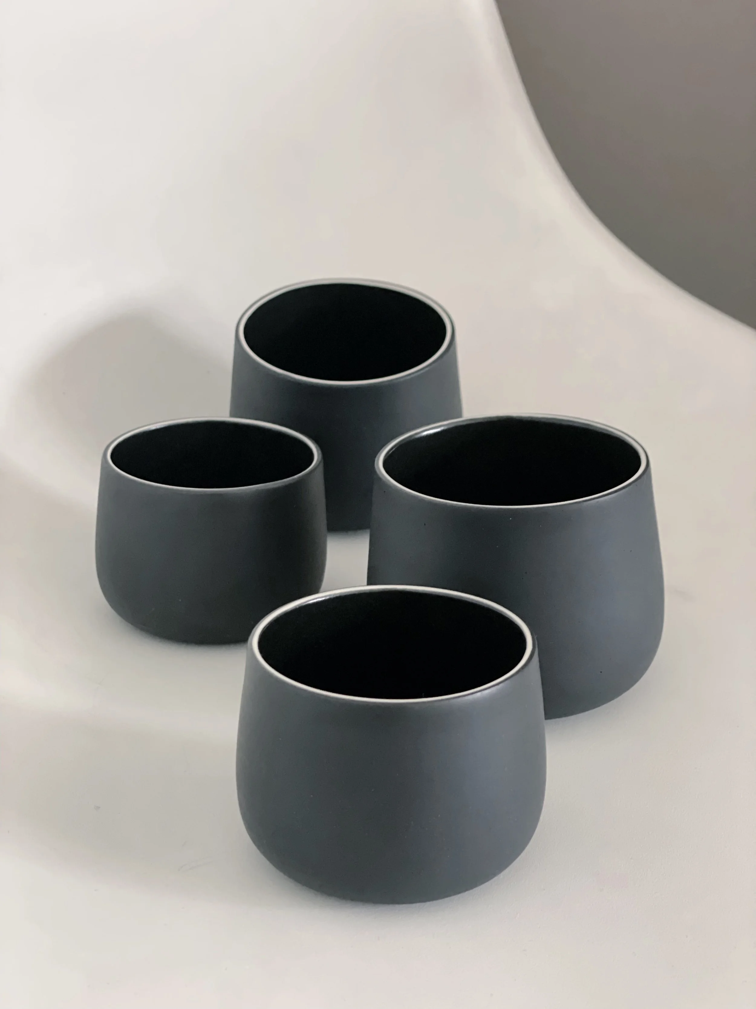 nukka tassen spezialedition schwarz.JPG