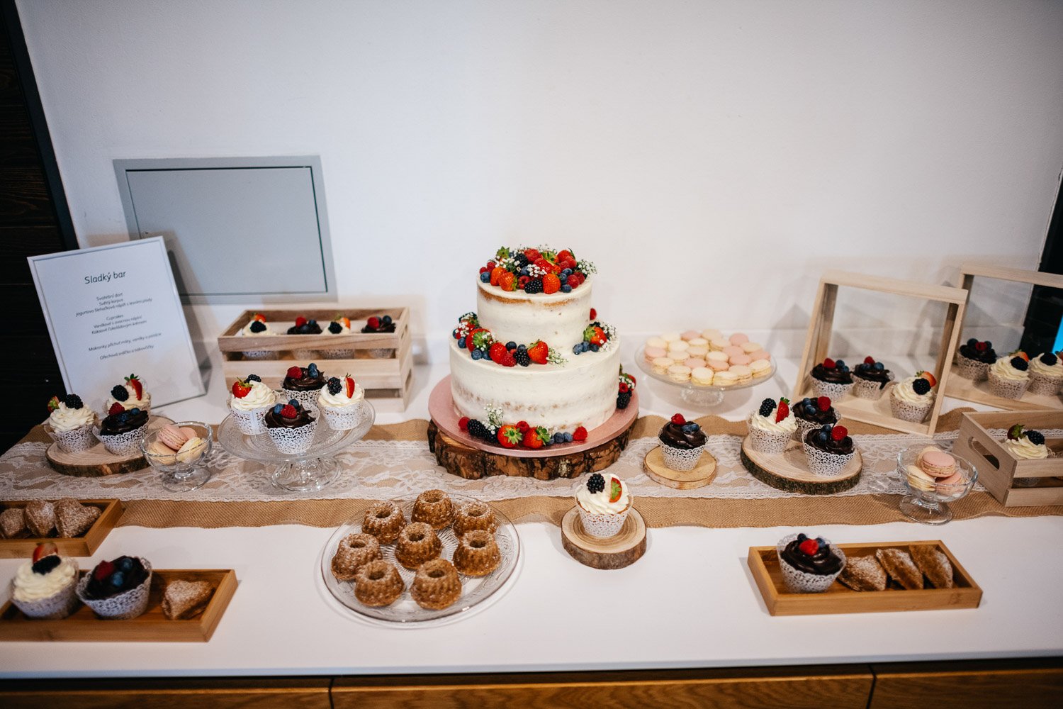 svatba-na-mole-novy-rybnik-pribram-057-dort-sweet-bar-patrik-Hacha-fotograf.jpg