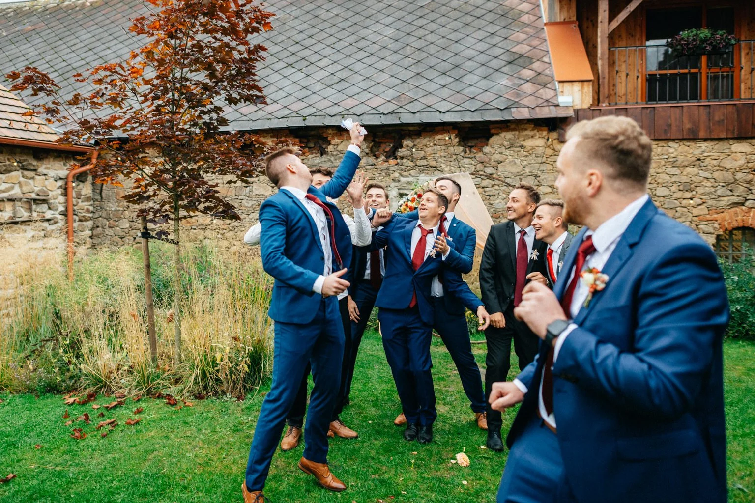 svatba-v-desti-farma-kalhov-fotograf-2022-wedding-prsi-venkovni-patrickhacha85.jpg