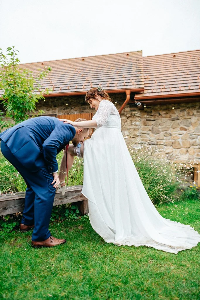 svatba-v-desti-farma-kalhov-fotograf-2022-wedding-prsi-venkovni-patrickhacha83.jpg