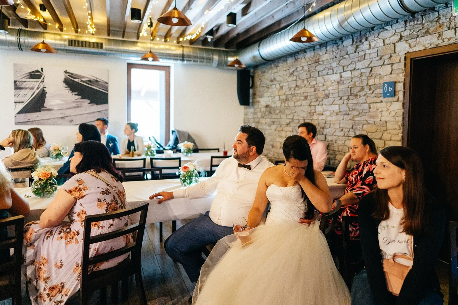 svatba-v-pivovaru-novy-rybnik-102-slzy-dojeti-nevesta-zenich-patrik-Hacha-fotograf.jpg