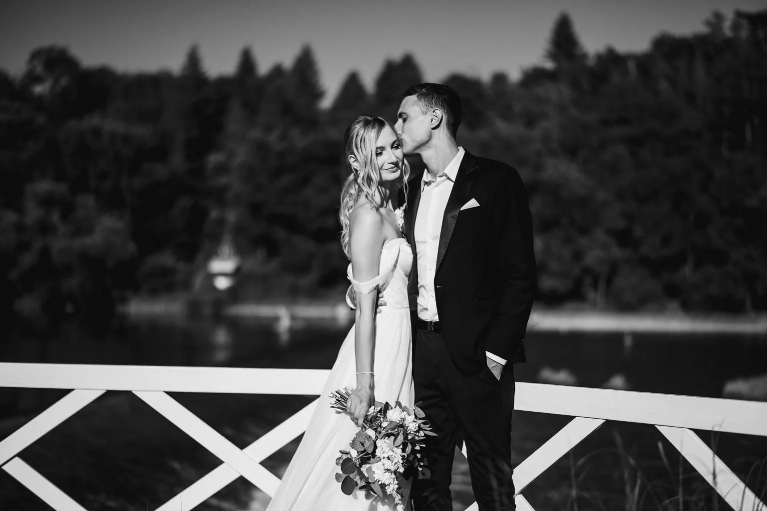 karlstejn-svatba-romanticky-hotel-fotograf-wedding-patrikhacha-096.jpg