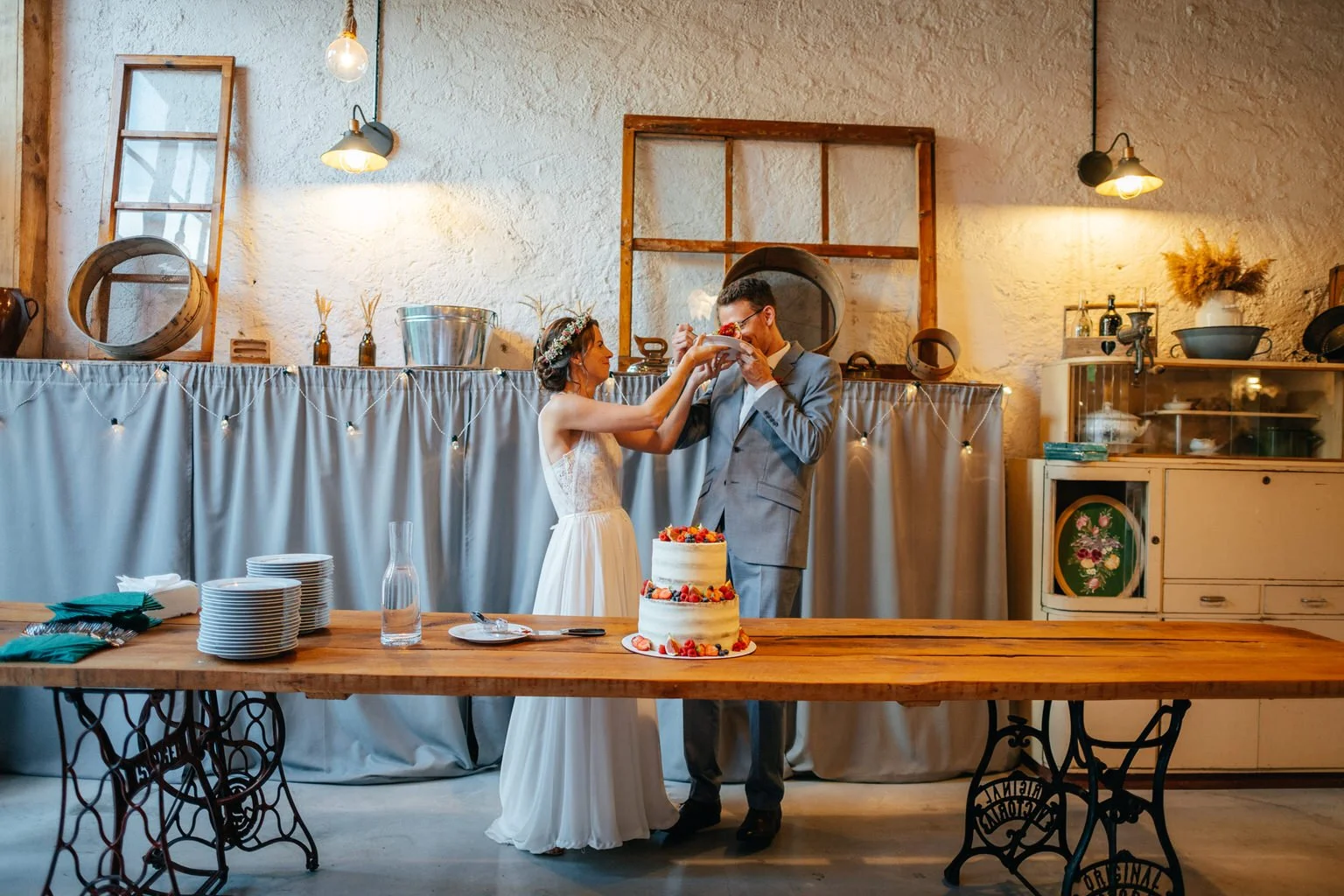 svatba-praha-stodola-holyne-2022-fotograf-patrickhacha-prague-wedding90.jpg