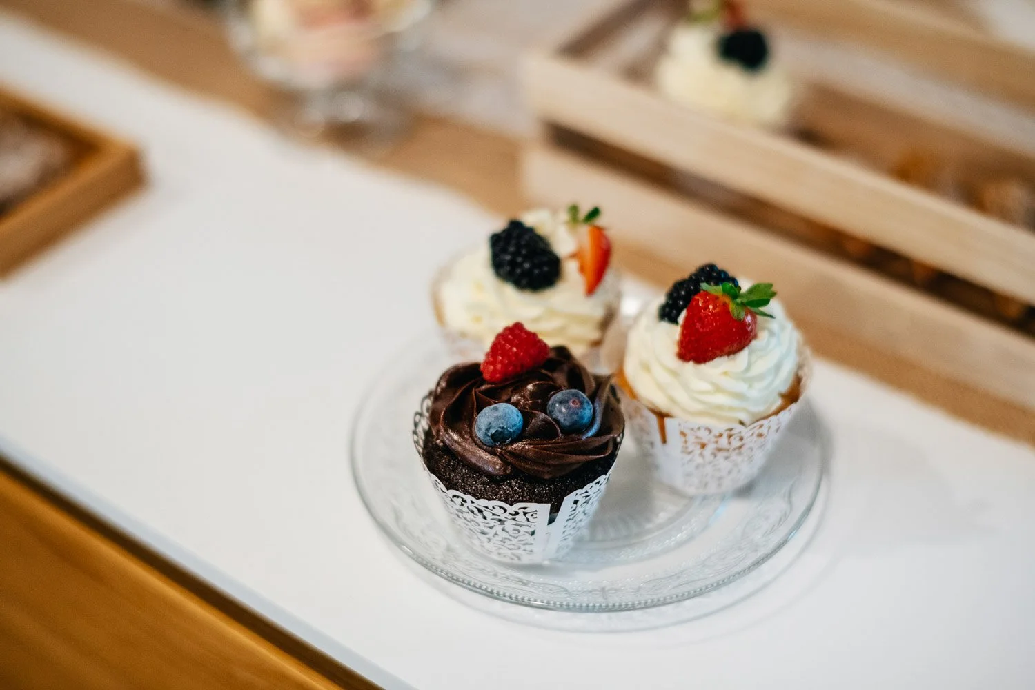 svatba-na-mole-novy-rybnik-pribram-058-sweetbar-muffin-patrik-Hacha-fotograf.jpg