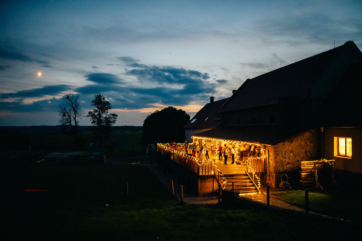 Frantiskuv-dvur-svatba-farma-klokocov-fotograf-wedding-patrikhacha-photographer-113.jpg