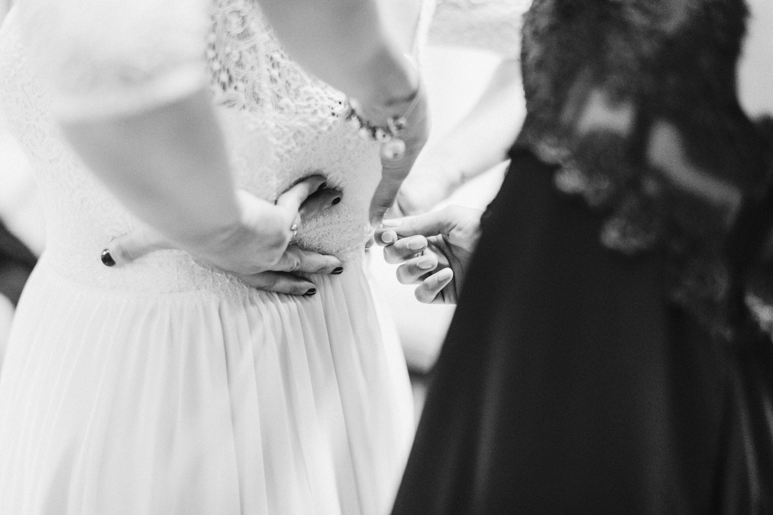 svatba-v-desti-farma-kalhov-fotograf-2022-wedding-prsi-venkovni-patrickhacha16.jpg