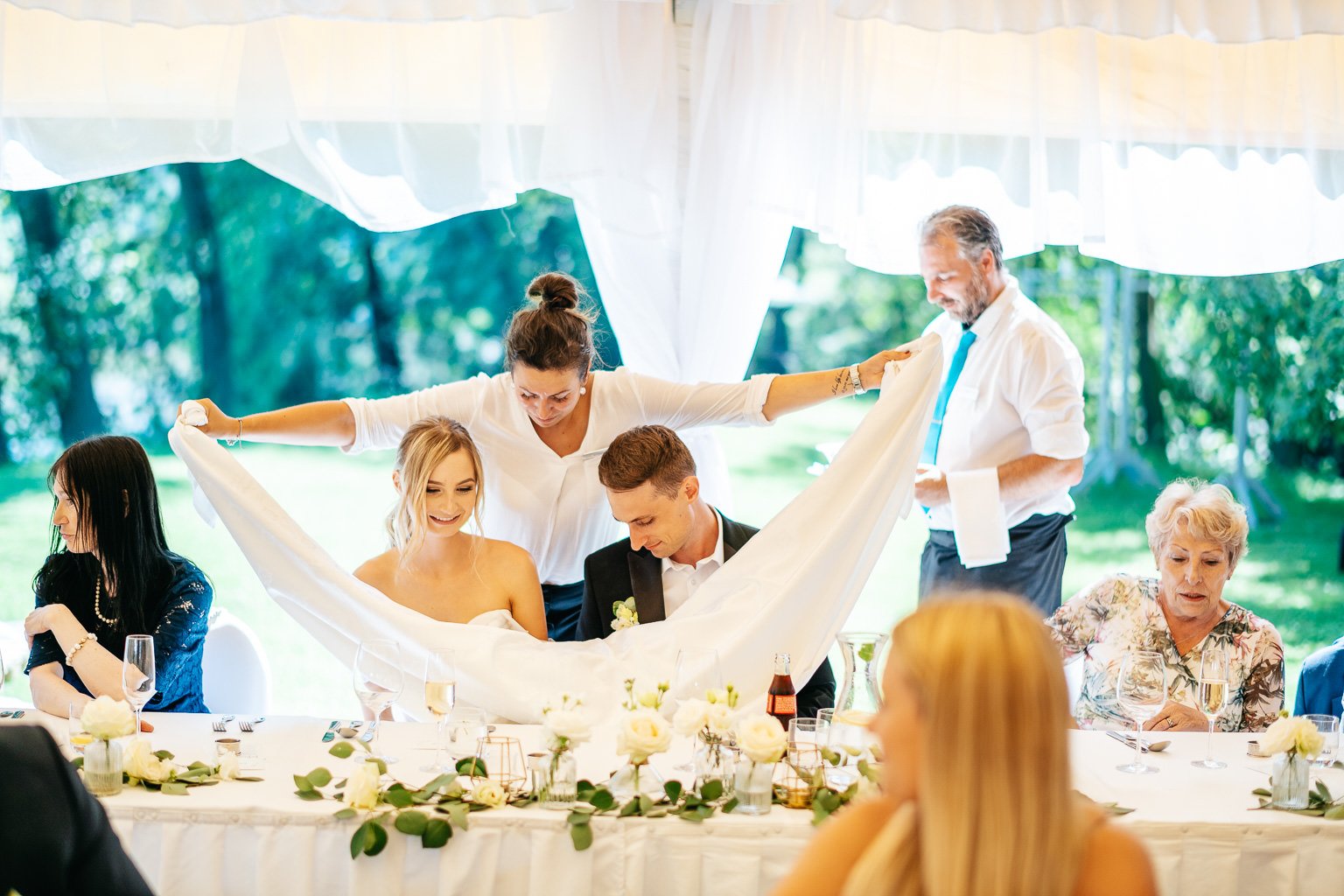 karlstejn-svatba-romanticky-hotel-fotograf-wedding-patrikhacha-072.jpg