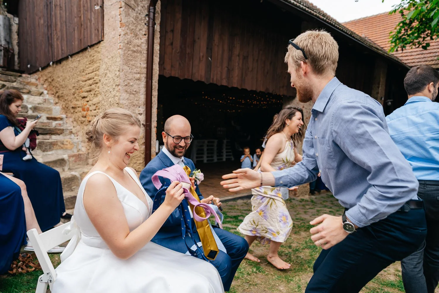 Svatba-Statek-Vitice-120-hra-novomanzele-zenich-nevesta--Patrik-Hacha-fotograf.jpg