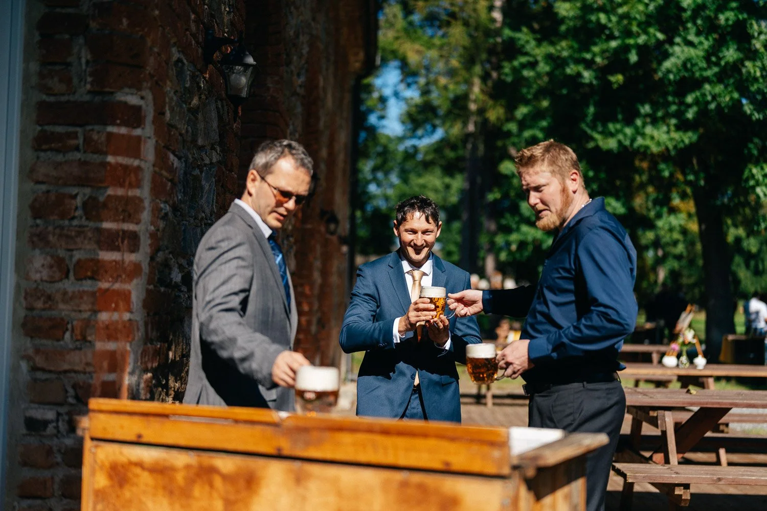 svatba-penzion-smolotel-001-zenich-pivo-momenty-stesti-patrik-Hacha-fotograf.jpg
