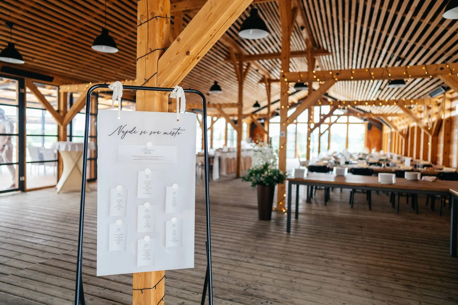svatba-equitana-047-hostina-vyzdoba-patrik-Hacha-fotograf.jpg
