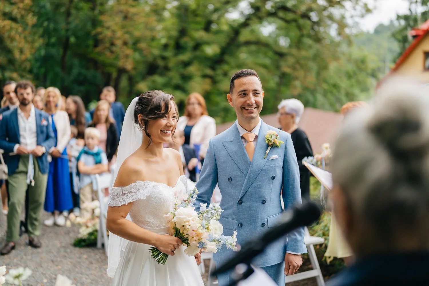 svatba-hlubocepsky-zamecek-praha-036-usmevy-momentky-obrad-zenich-fotograf-patrik-hacha.jpg