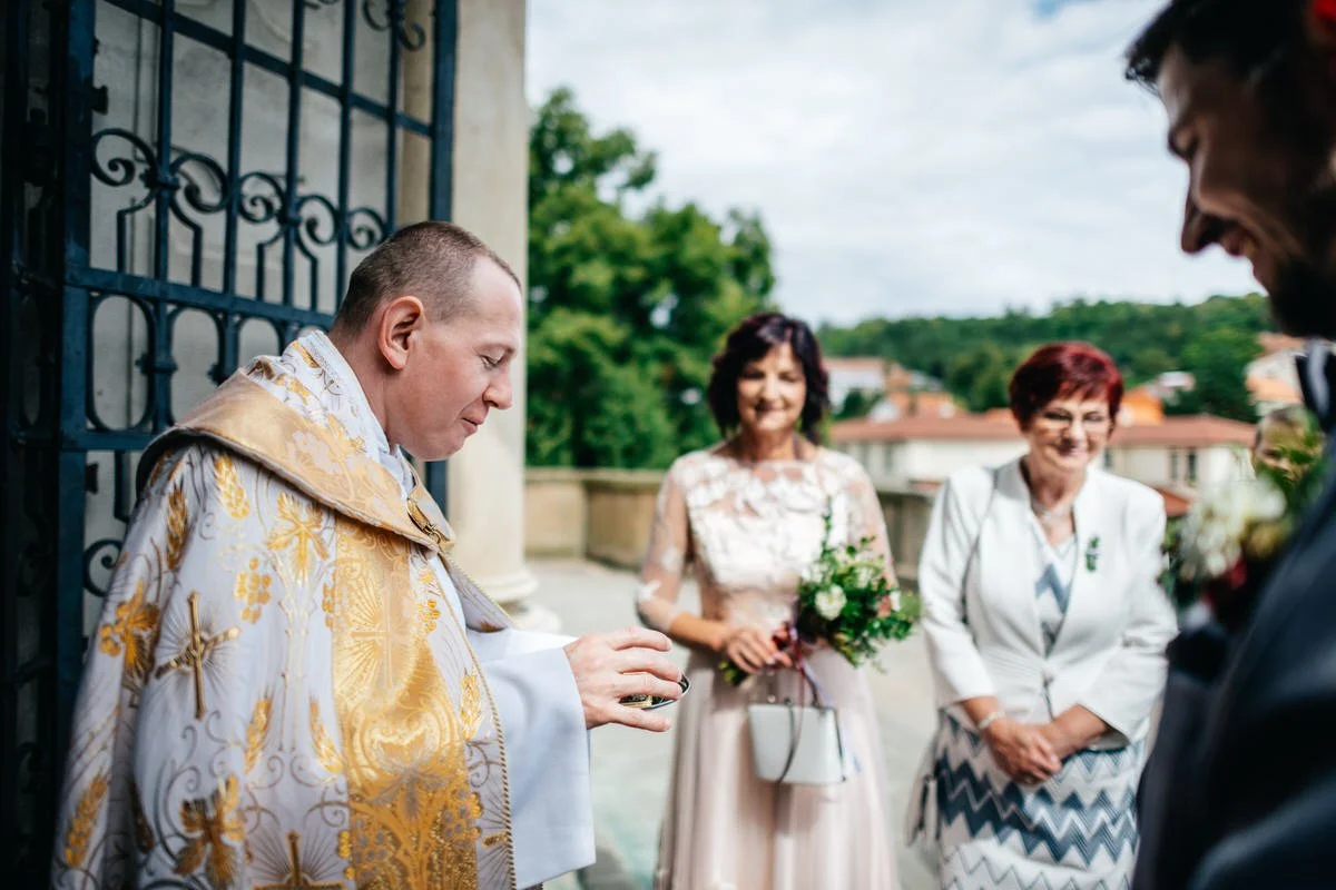 krtiny-kostel-svatba-fotograf-wedding-033.jpg