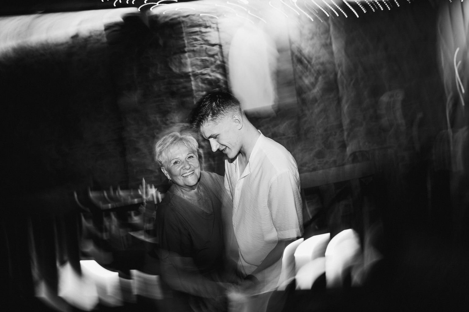 statek-vsetice-svatba-letni-boho-wedding-love-prague-fotograf-patrickhacha-2022129.jpg
