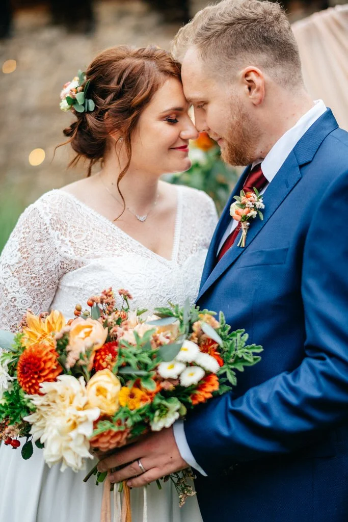 svatba-v-desti-farma-kalhov-fotograf-2022-wedding-prsi-venkovni-patrickhacha47.jpg