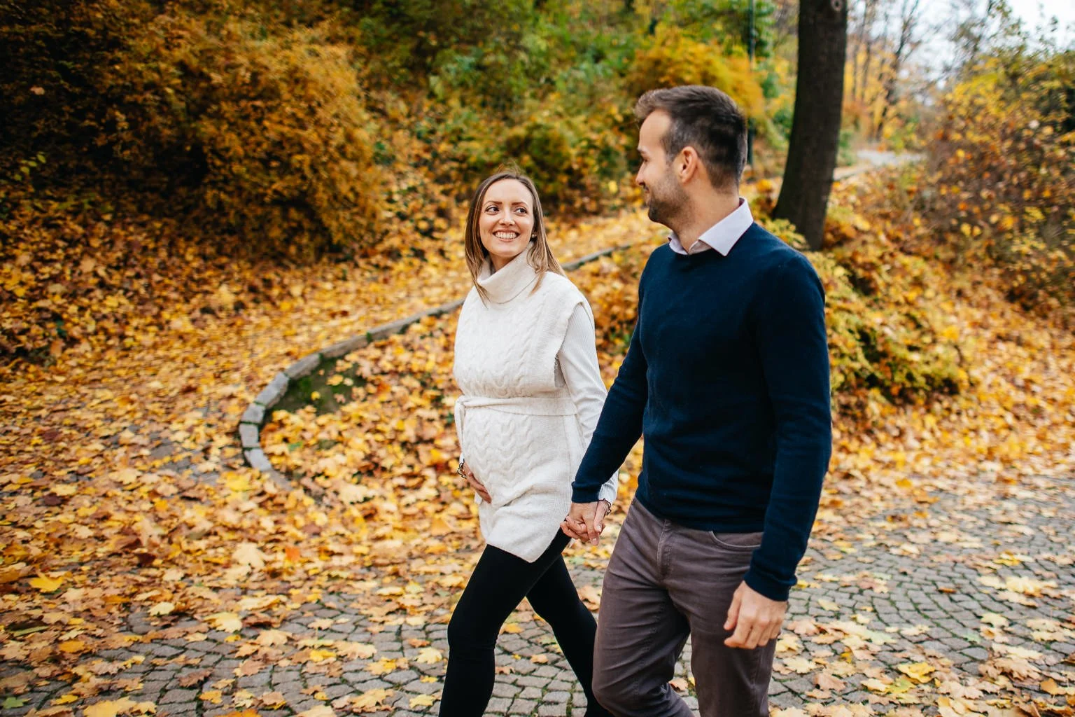 tehotenske-foceni-parove-praha-fotograf-couple-patrickhacha-budemetri-001.jpg