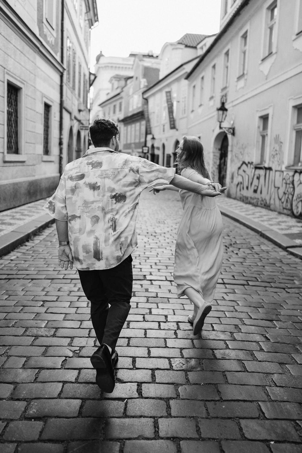 predsvatebni-foceni-041-praha-par-laska-patrik-Hacha-fotograf.jpg
