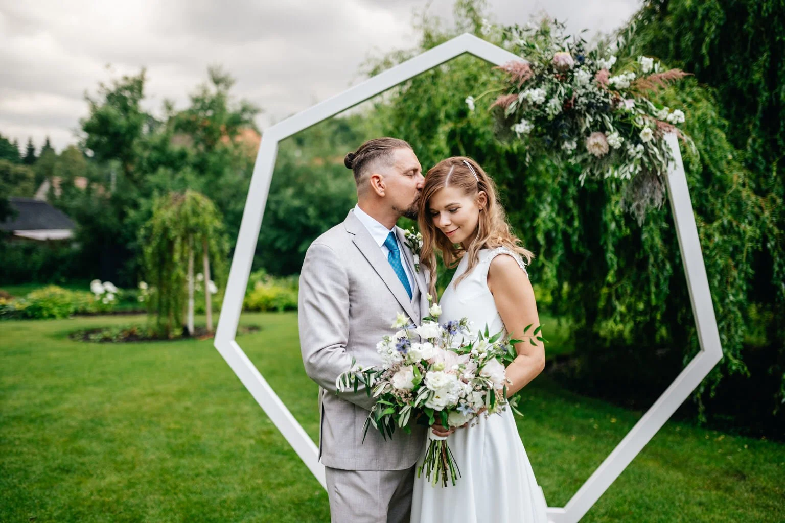 dvur-hoffmeister-svatba-fotograf-wedding-prague-photographer-summer-vibe-patrickhacha-srpen-2020-boho-64.jpg