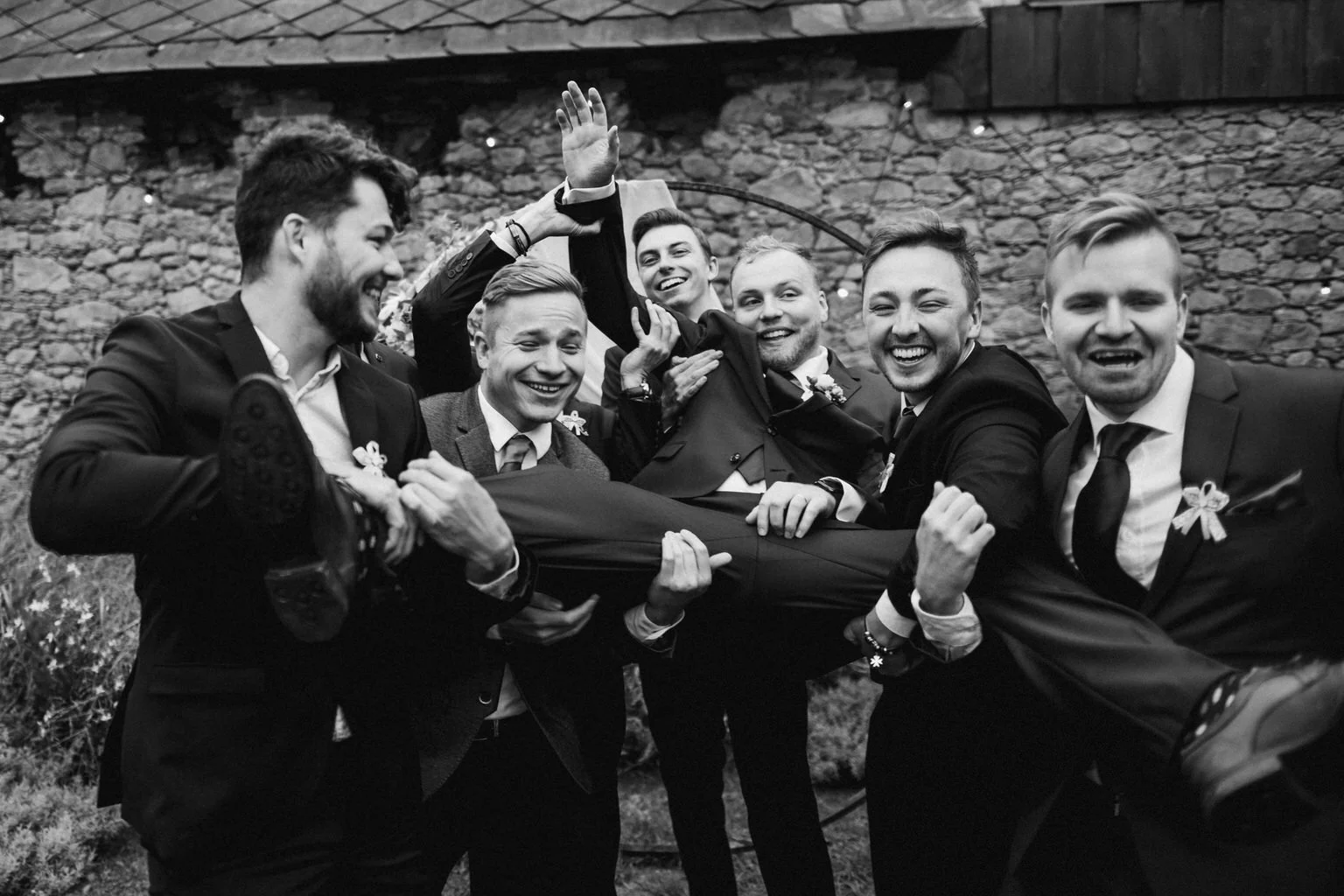 svatba-v-desti-farma-kalhov-fotograf-2022-wedding-prsi-venkovni-patrickhacha39.jpg
