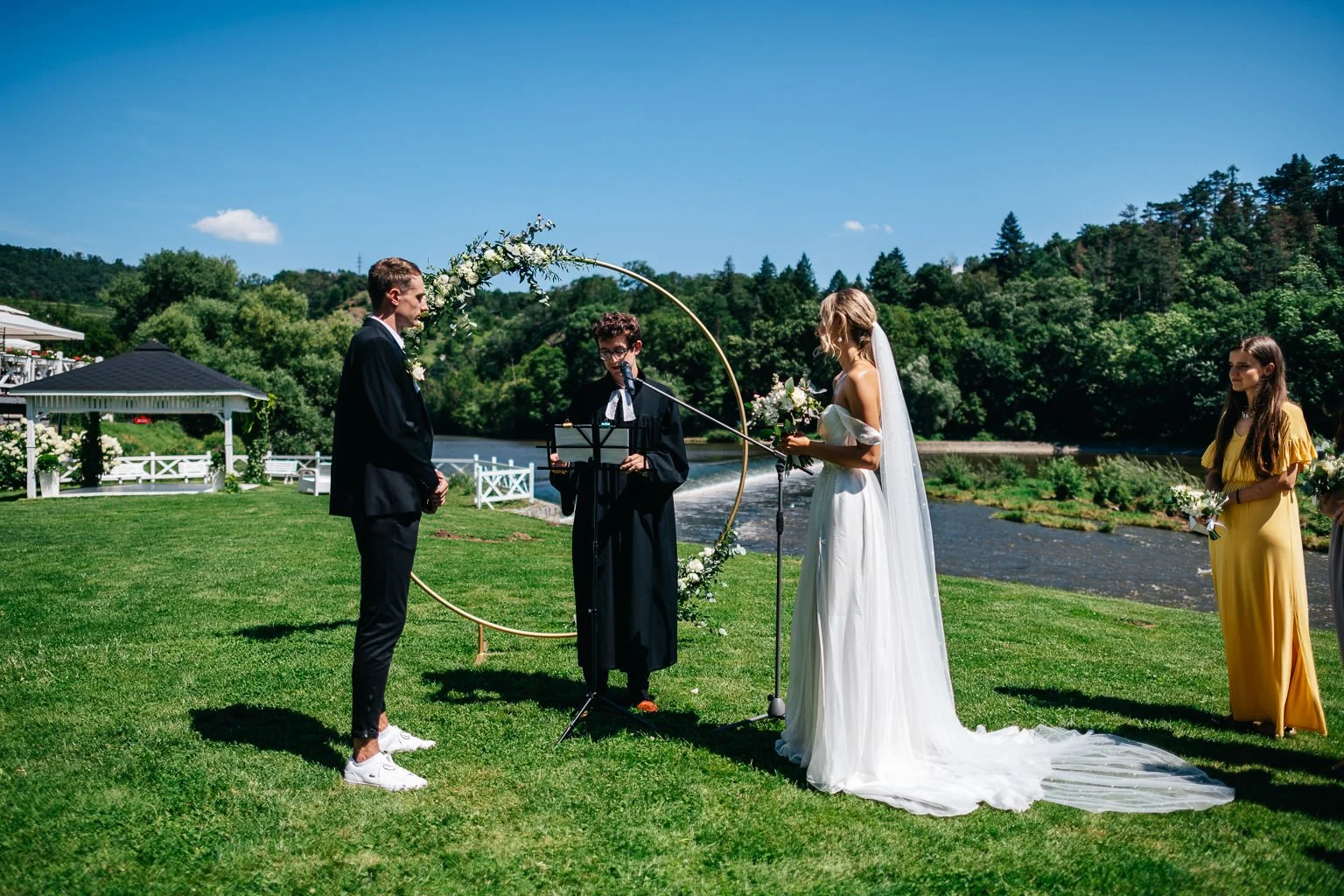 karlstejn-svatba-romanticky-hotel-fotograf-wedding-patrikhacha-042.jpg