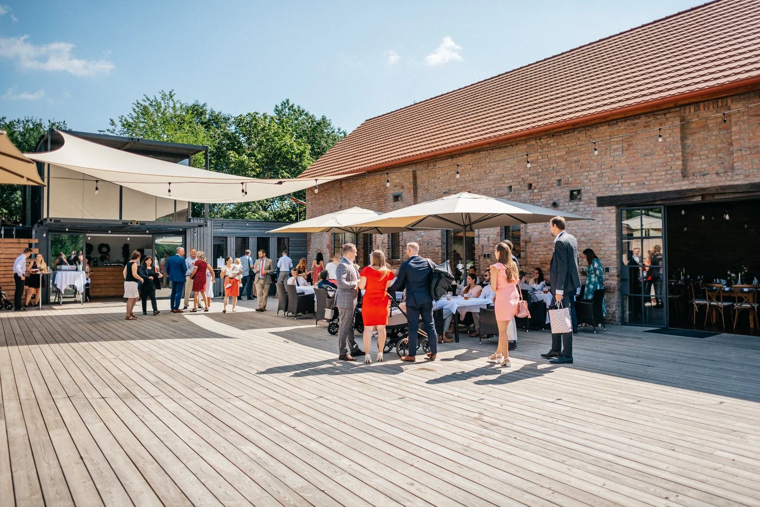 svatba-mlyn-na-dobry-vode-praha-wedding-prague-photographer-fotograf-2022-venkonvi7.jpg