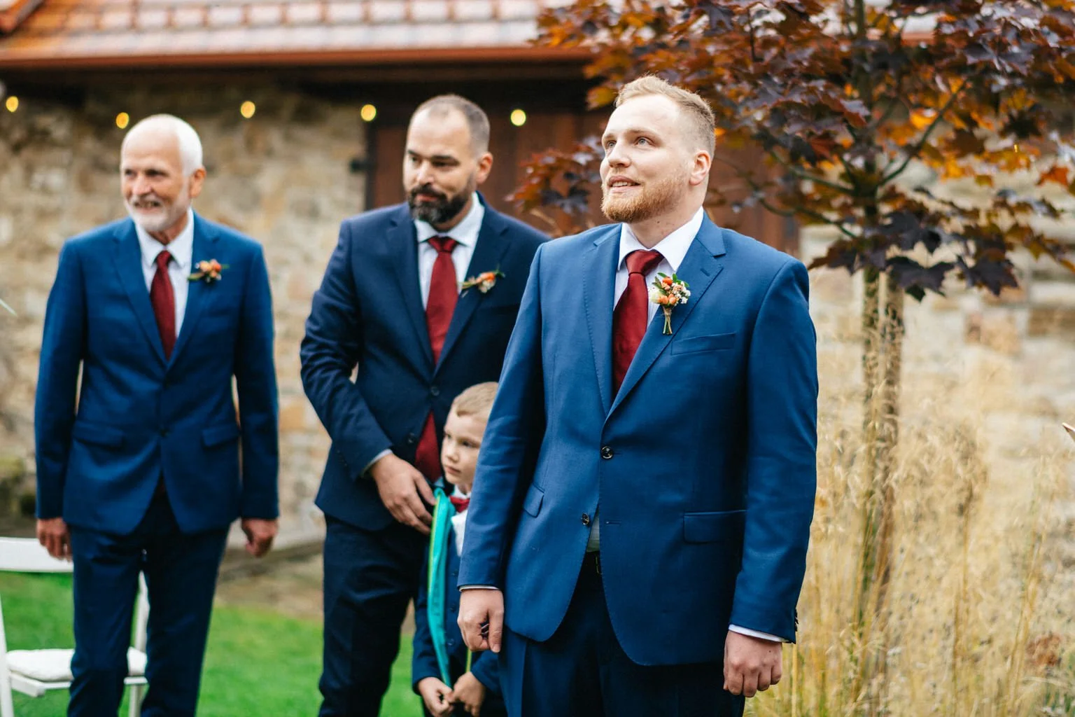 svatba-v-desti-farma-kalhov-fotograf-2022-wedding-prsi-venkovni-patrickhacha20.jpg