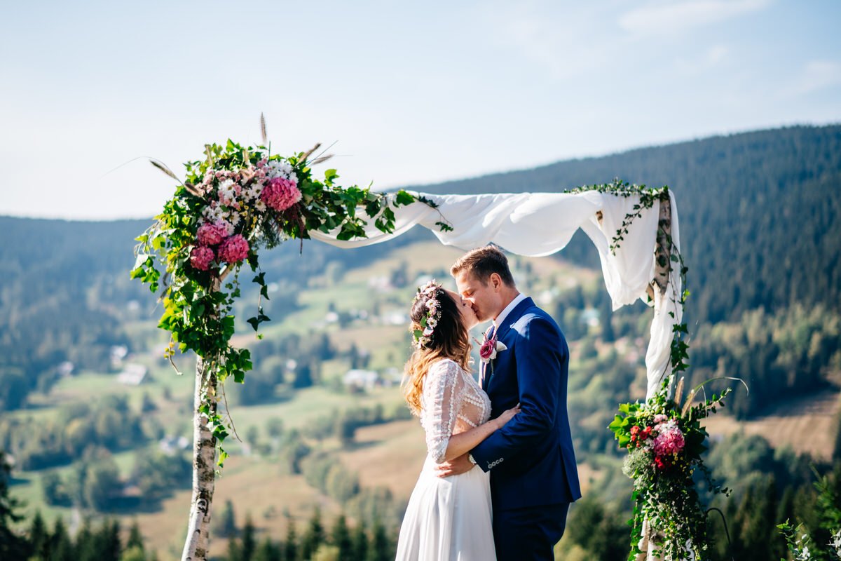 svatba-spindl-wedding-nahorach-hory-krkonose-spindleruvmlyn-horalka-priroda-hory-v-lese-093.jpg