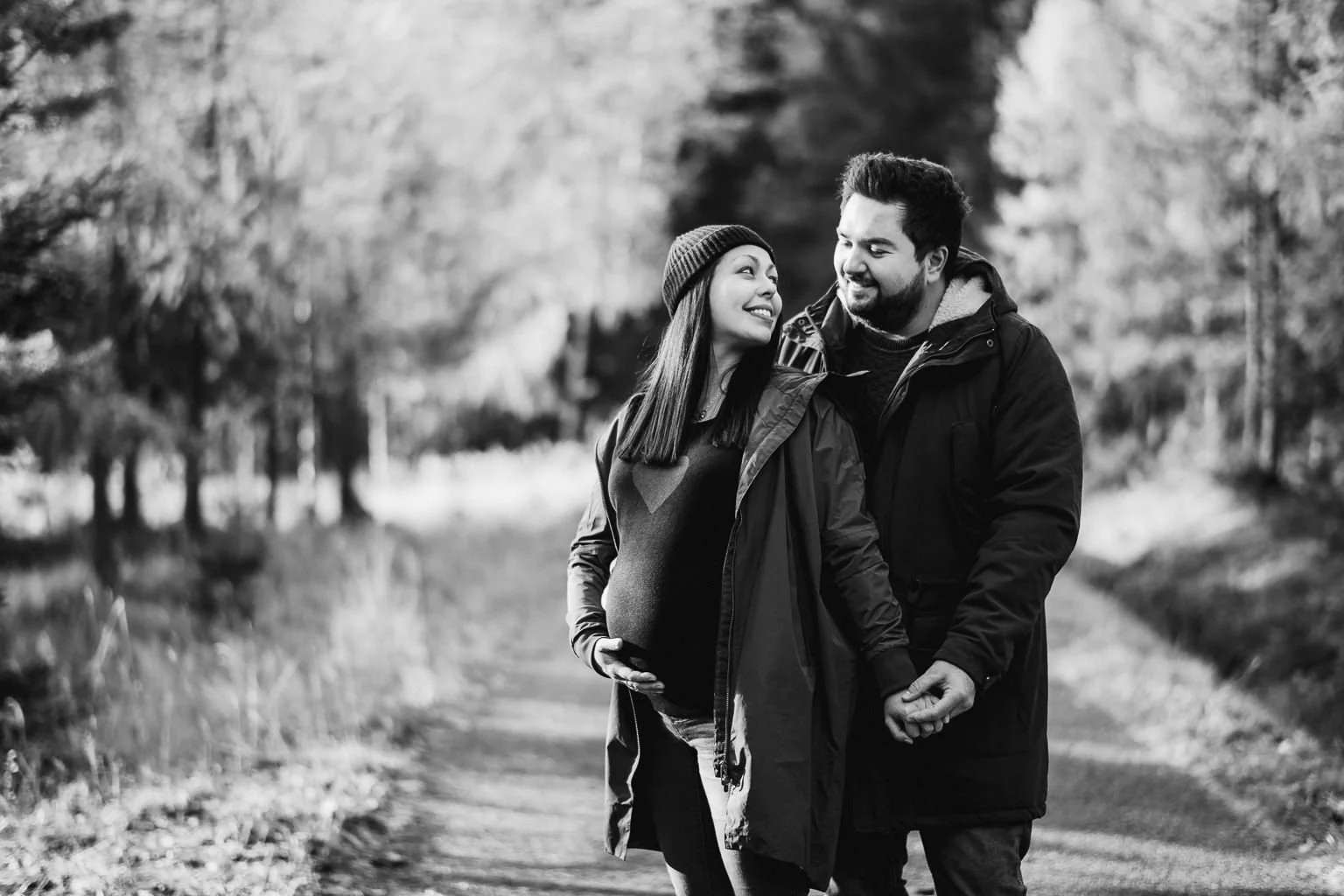 tehotenske-foceni-parove-brdy-prochazka-les-fotograf-couple-patrickhacha-budemetri-012.jpg