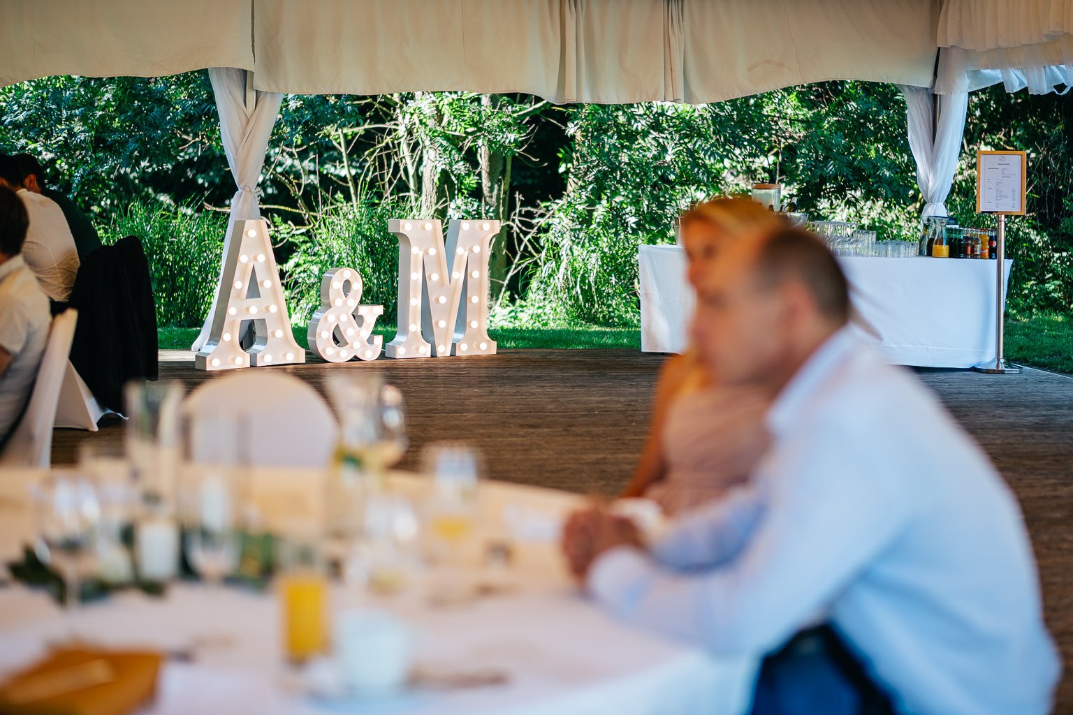 karlstejn-svatba-romanticky-hotel-fotograf-wedding-patrikhacha-074.jpg