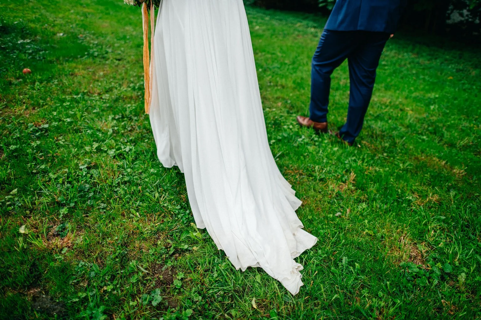 svatba-v-desti-farma-kalhov-fotograf-2022-wedding-prsi-venkovni-patrickhacha57.jpg