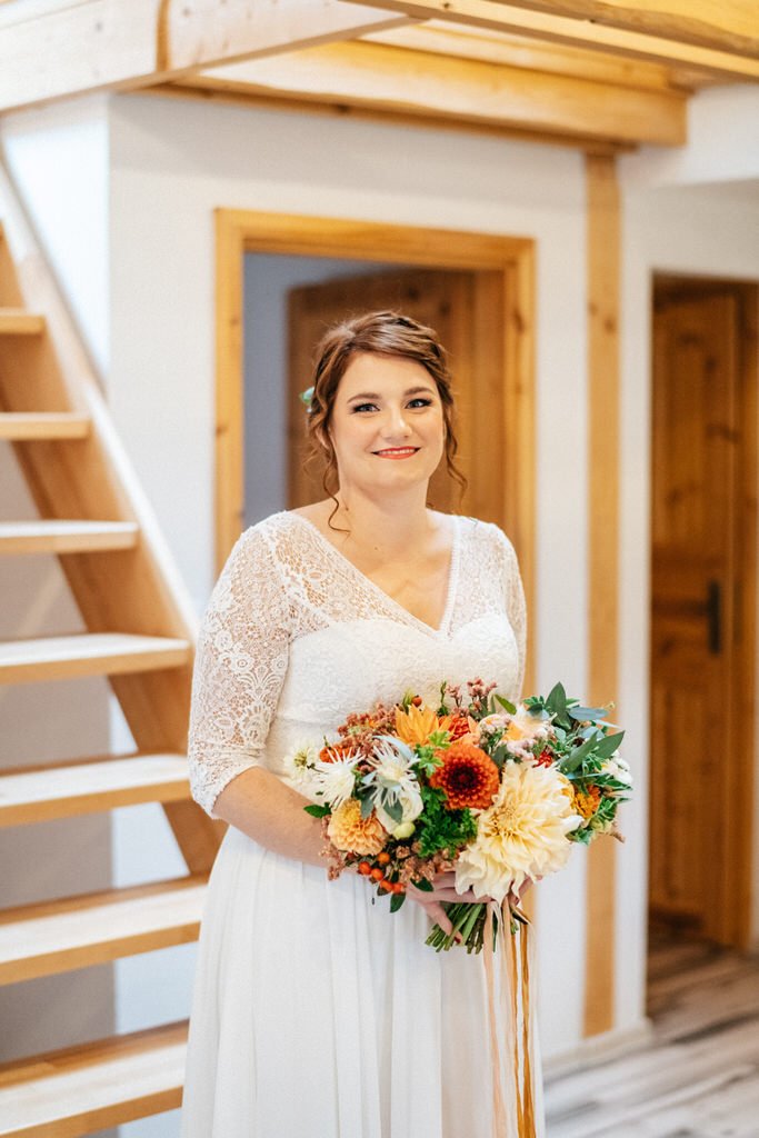 svatba-v-desti-farma-kalhov-fotograf-2022-wedding-prsi-venkovni-patrickhacha18.jpg