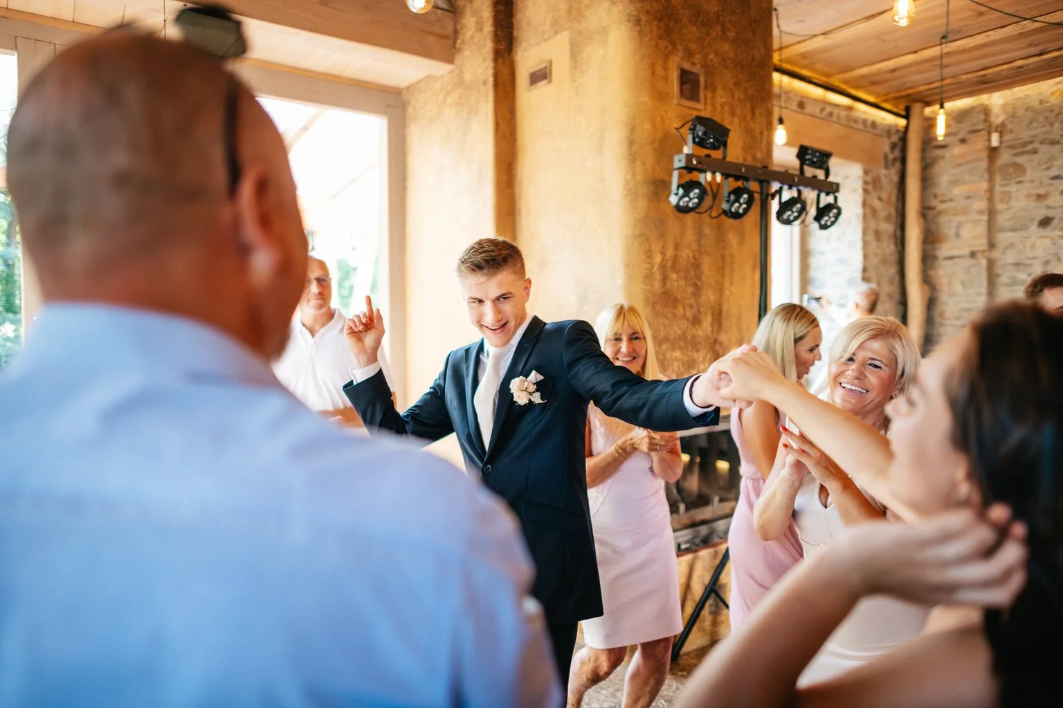 statek-vsetice-svatba-letni-boho-wedding-love-prague-fotograf-patrickhacha-2022110.jpg