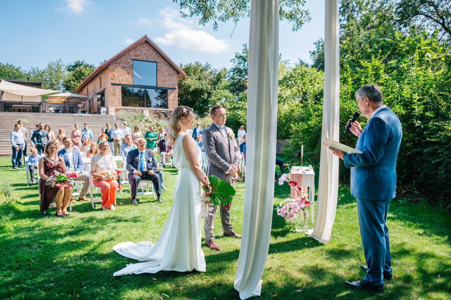 svatba-mlyn-na-dobry-vode-praha-wedding-prague-photographer-fotograf-2022-venkonvi19.jpg
