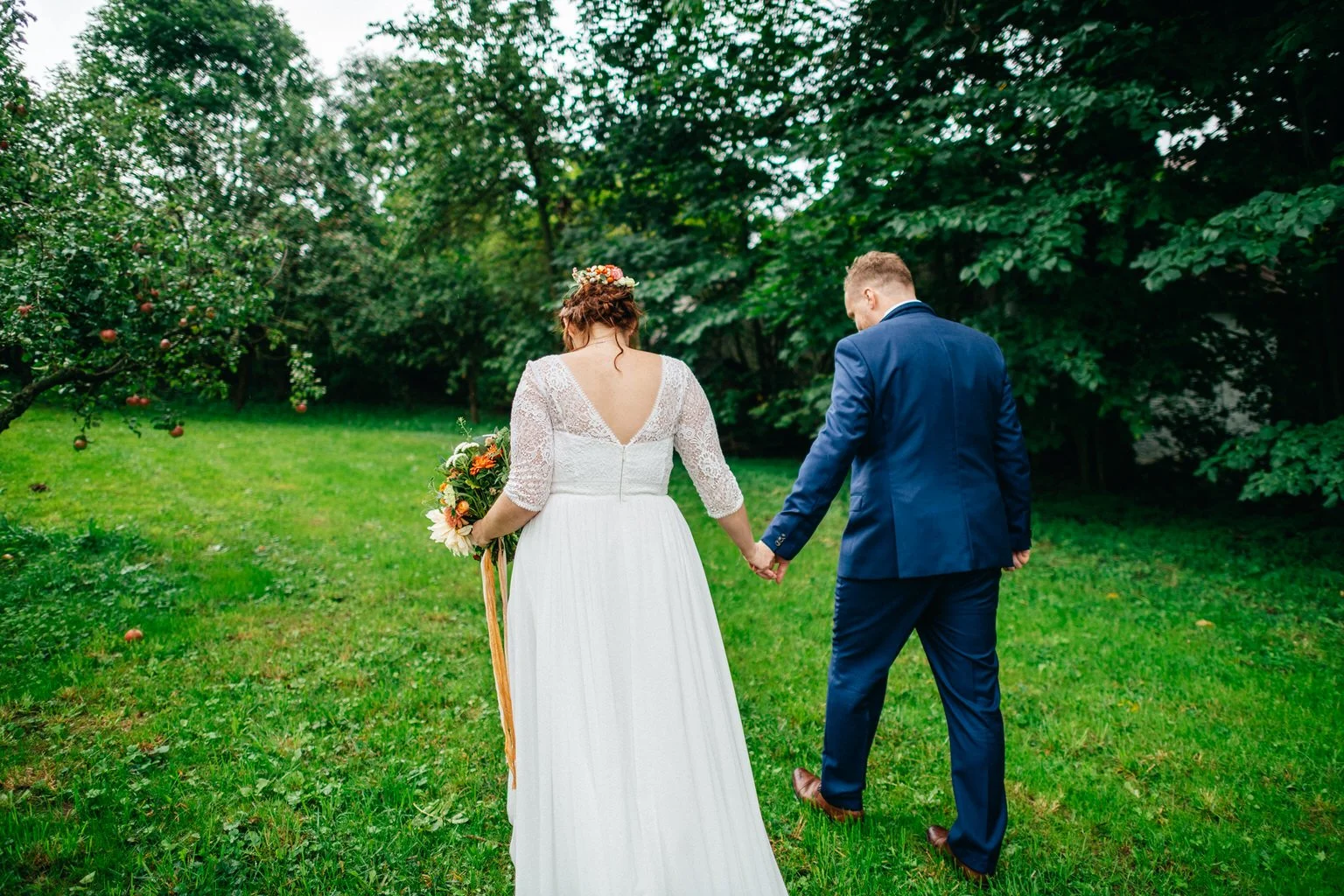 svatba-v-desti-farma-kalhov-fotograf-2022-wedding-prsi-venkovni-patrickhacha56.jpg