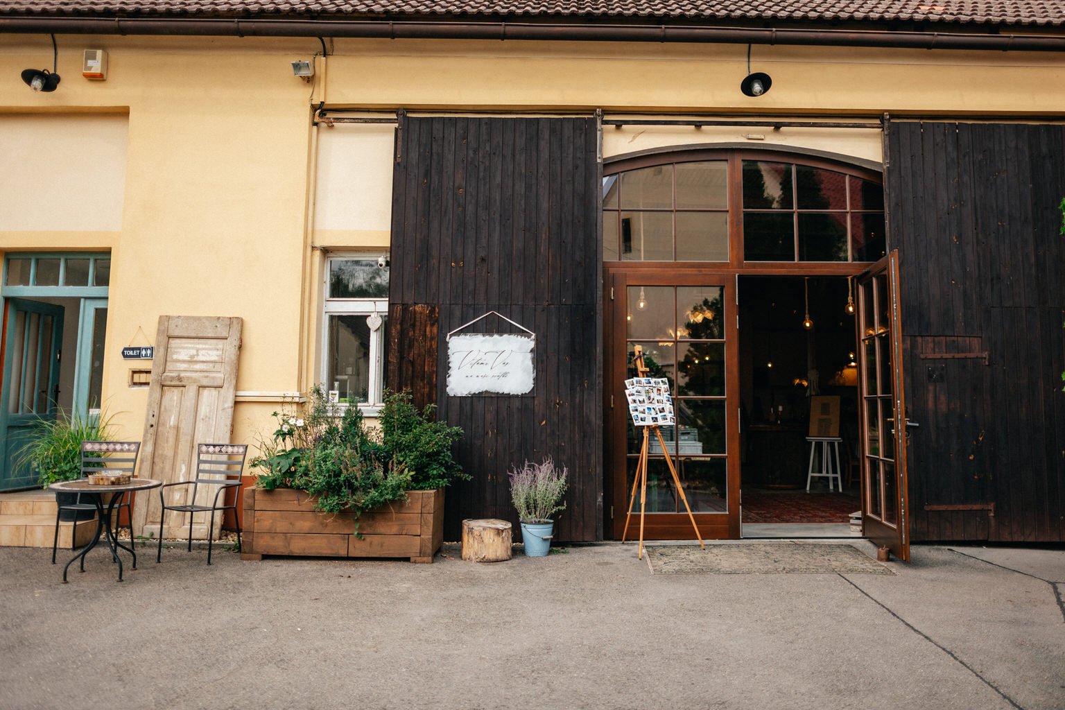 svatba-praha-stodola-holyne-2022-fotograf-patrickhacha-prague-wedding1.jpg