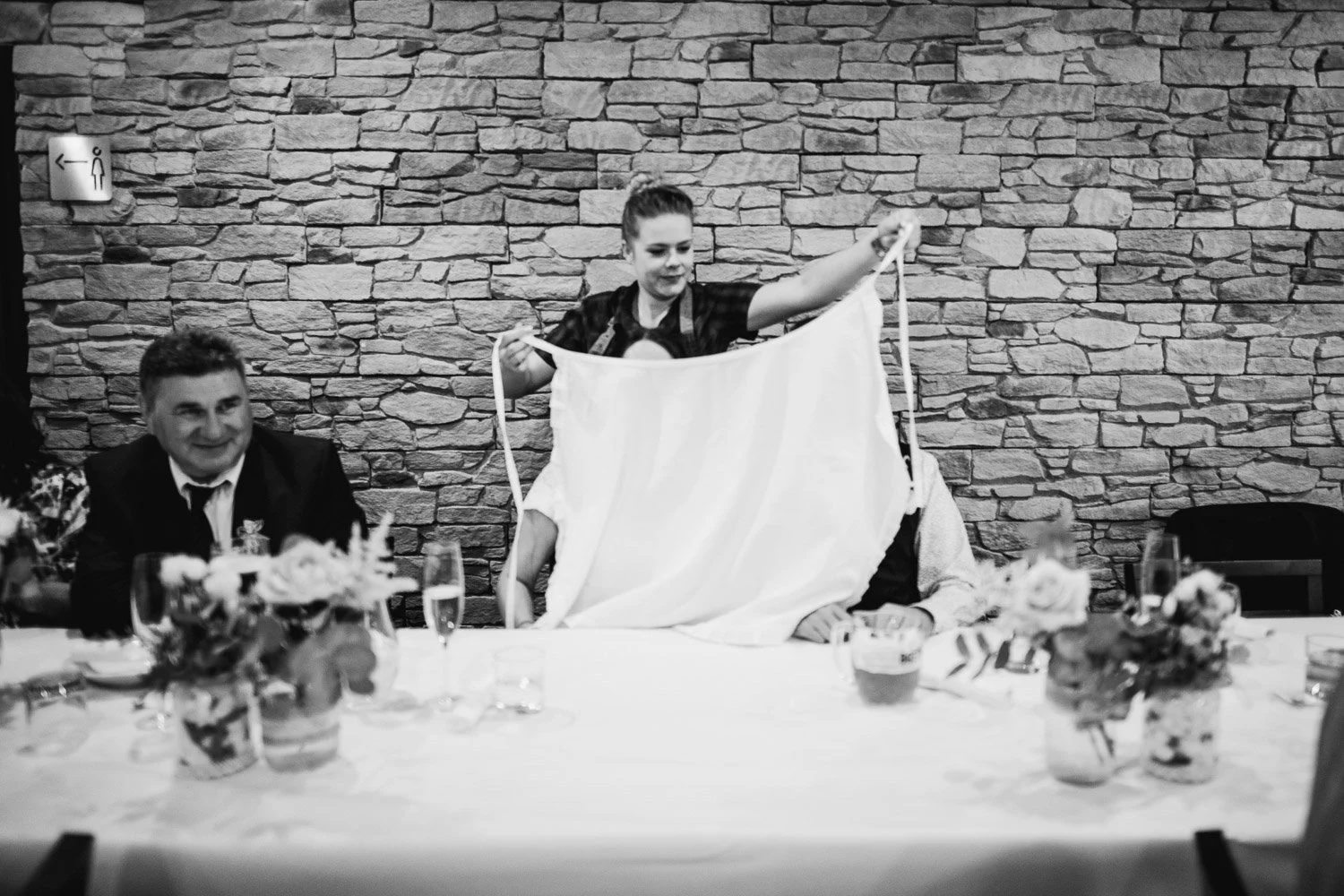 svatba-na-mole-novy-rybnik-pribram-053-hostina-polivka-patrik-Hacha-fotograf.jpg