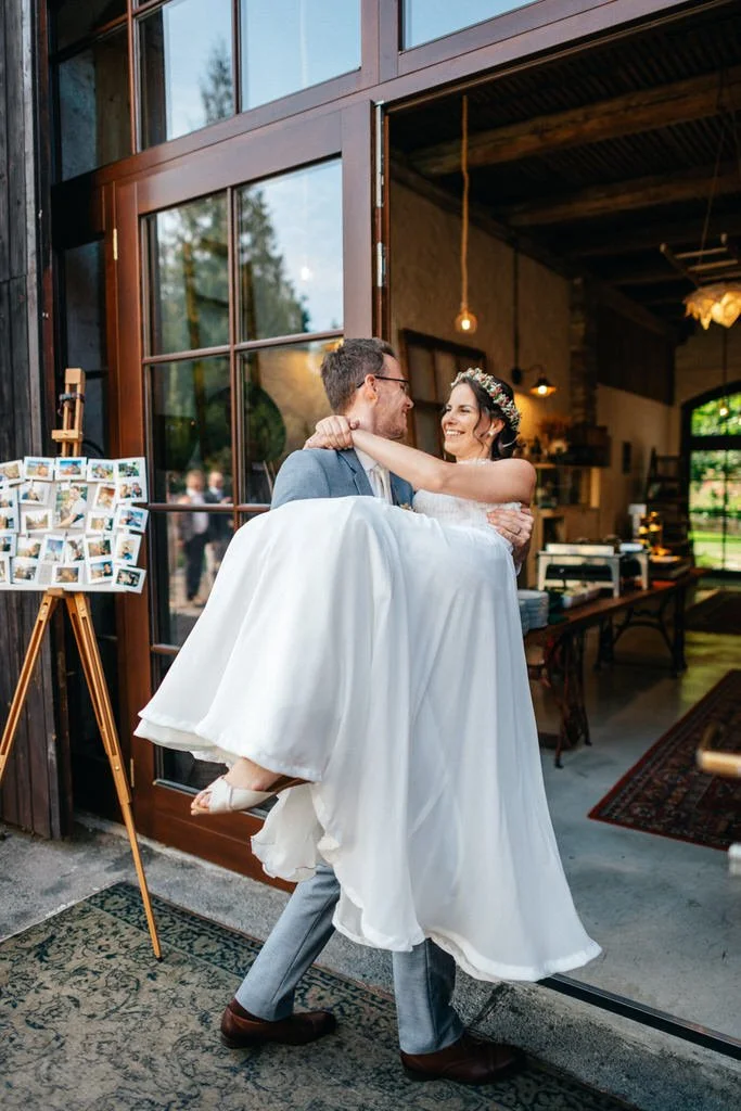 svatba-praha-stodola-holyne-2022-fotograf-patrickhacha-prague-wedding65.jpg