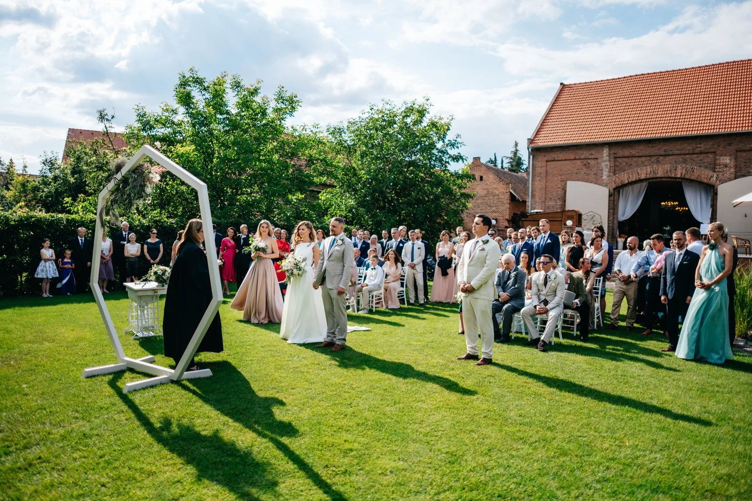 dvur-hoffmeister-svatba-fotograf-wedding-prague-photographer-summer-vibe-patrickhacha-srpen-2020-boho-27.jpg