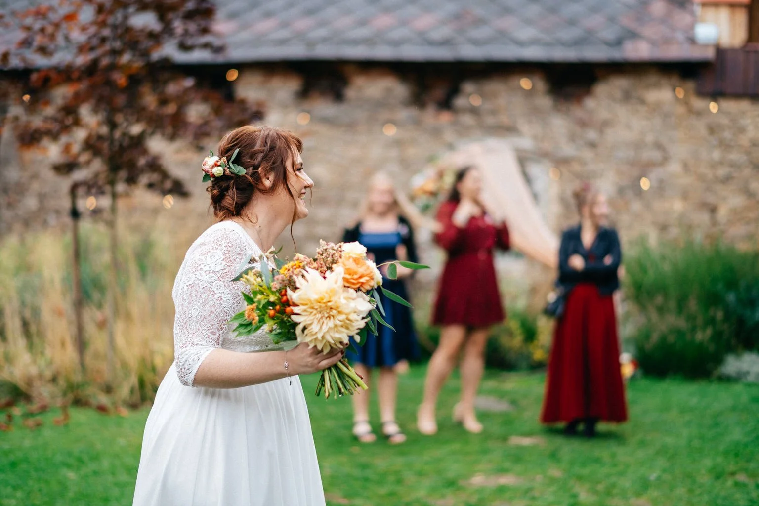 svatba-v-desti-farma-kalhov-fotograf-2022-wedding-prsi-venkovni-patrickhacha78.jpg